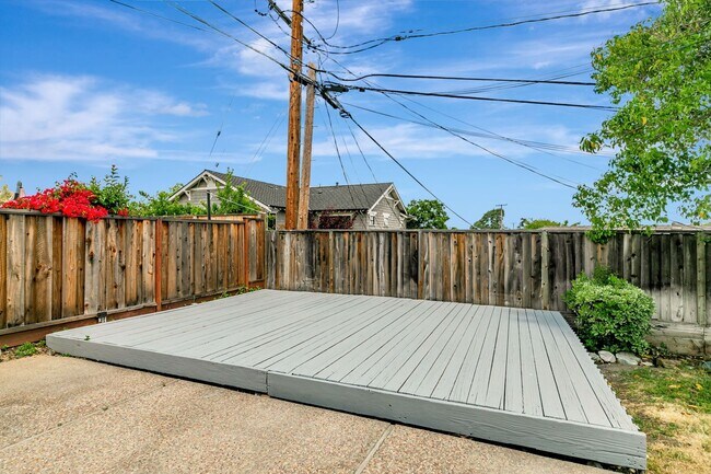 Building Photo - Cambrian Park Home Near Top Schools & Park...