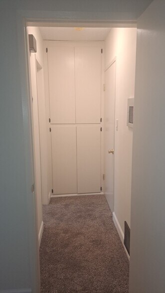Building Photo - 111 E Hammel St