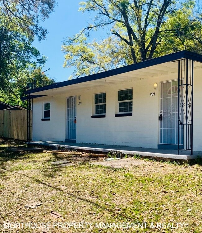 Building Photo - Comfortable Living and Style! RENT SPECIAL...