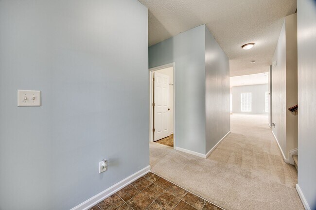 Building Photo - Well maintained 3 bedroom 2 bath home with...