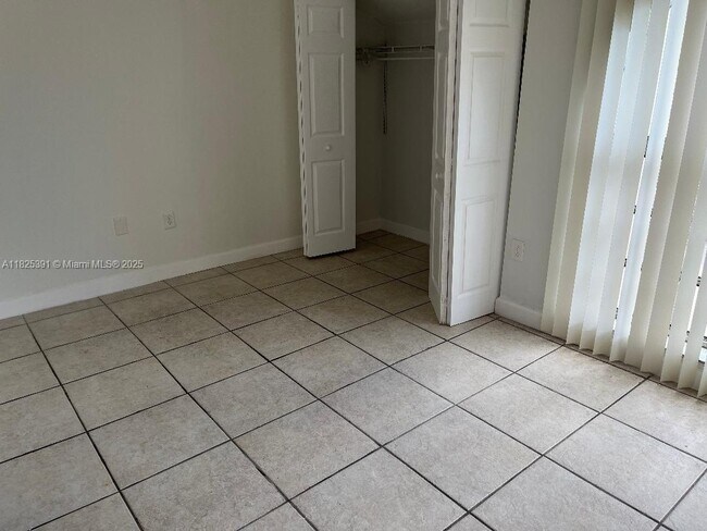 Building Photo - 10651 SW 108th Ave