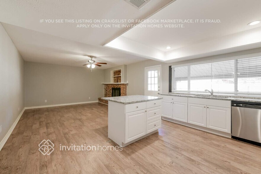 Building Photo - 2600 Treeview Dr