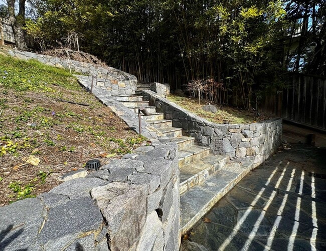 Building Photo - Private. Polished. Perfectly Larkspur.