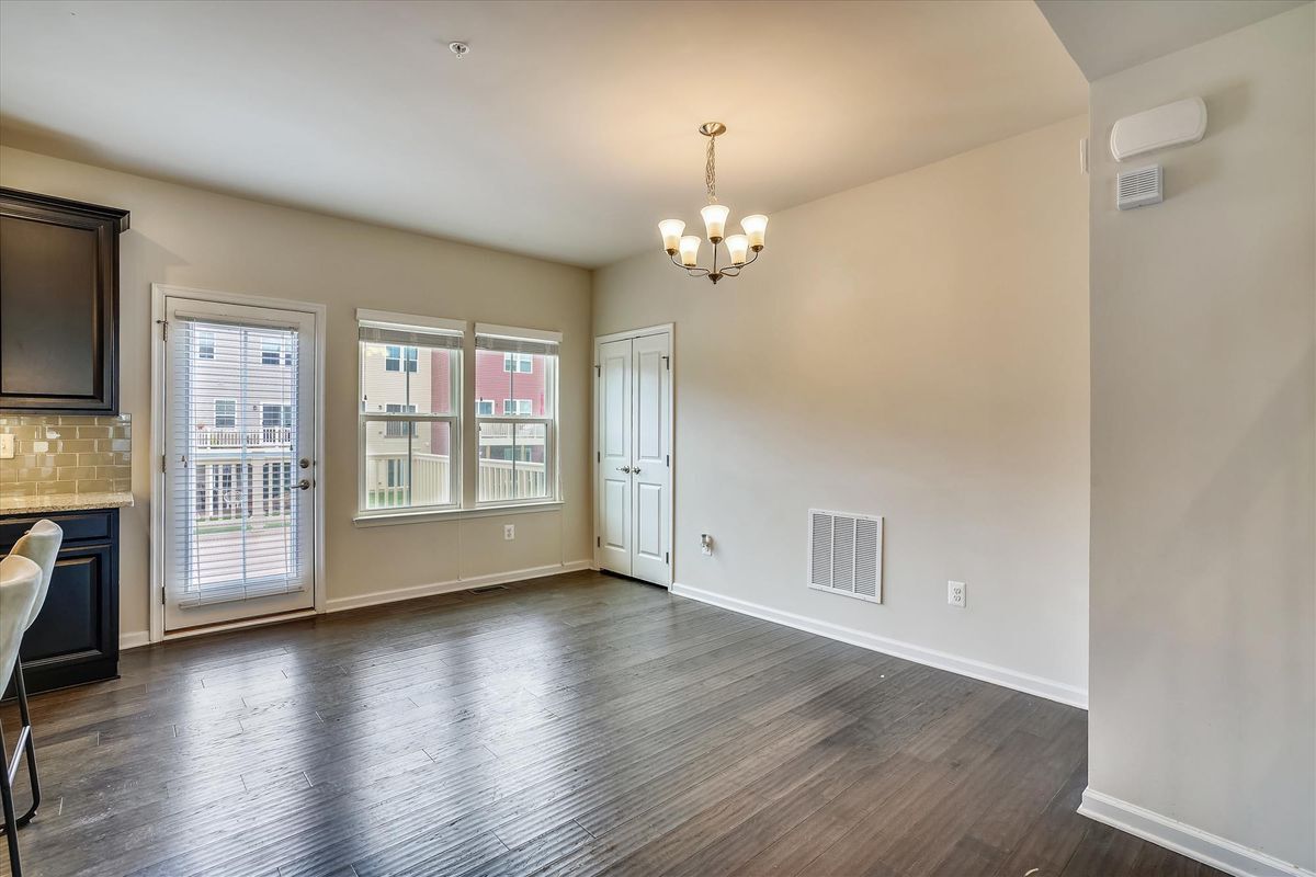 Building Photo - 8303 Encore Dr