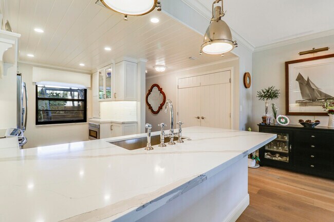 Building Photo - 275 S Beach Rd