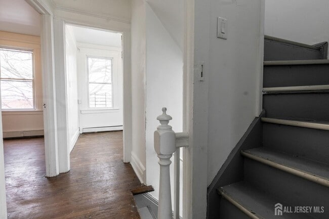 Building Photo - 410 Chadwick Ave