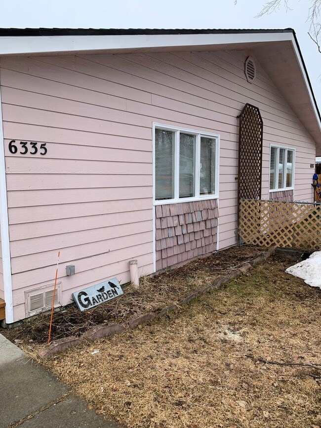 Building Photo - 2 Bdrm 1 Ba | Baxter & Northern Lights are...