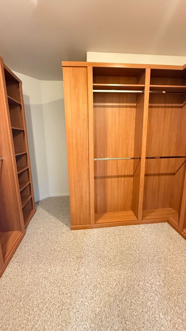 Building Photo - Spacious 4-Bedroom 3.5-Bath with Bonus Den...
