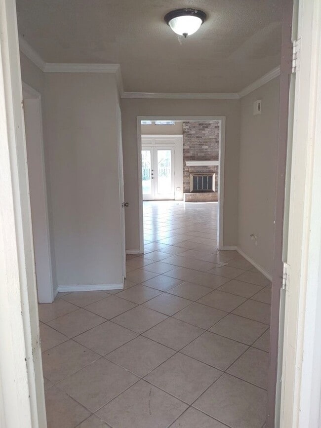 Building Photo - 14915 Oak Bluff Ct