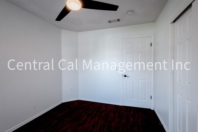 Building Photo - 4 Bedroom/2 Bath Home in Desired Riverlakes Community - $2495 per month!