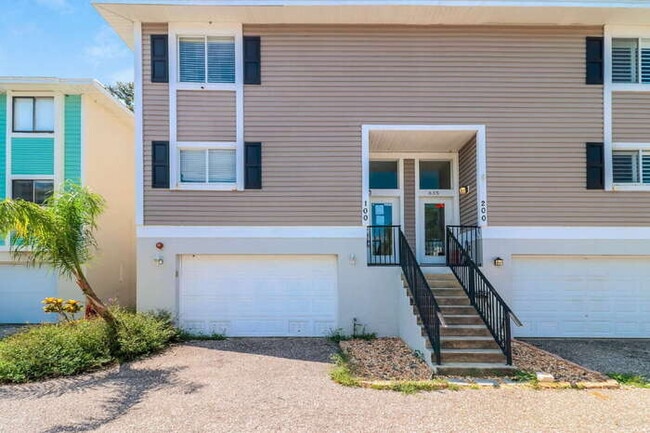 Building Photo - Charming 2-Bed Dunedin Retreat with Granite Elegance and Spacious Living