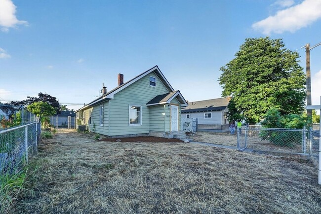Building Photo - 1503 E Wellesley Ave