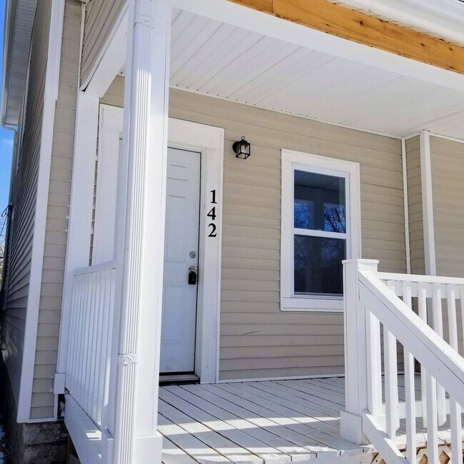 Building Photo - 142-144 West Park Avenue