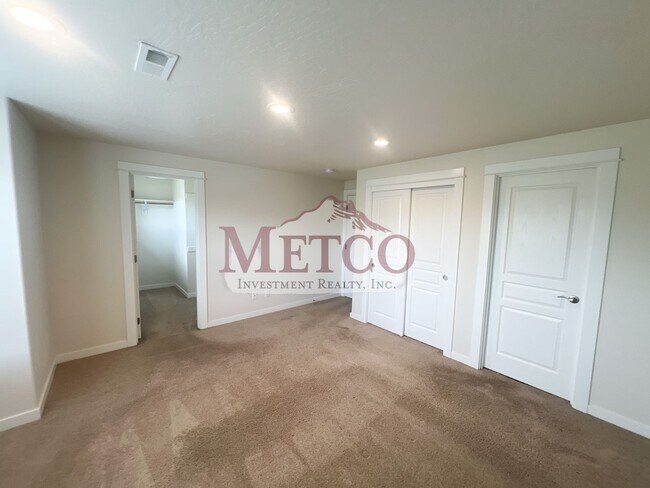 Building Photo - FOR RENT: Beautiful Coburg 3 Bed / 2.5 Bath Craftsman!