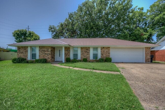 Building Photo - 425 Plaza Cir