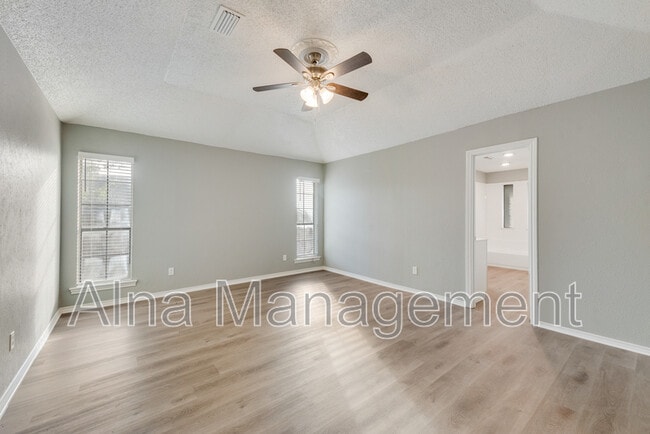 Building Photo - 1005 Canadian Cir