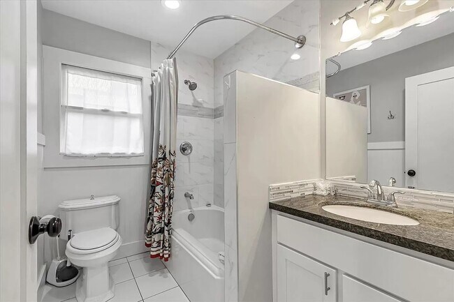 Building Photo - 860 S 8th St