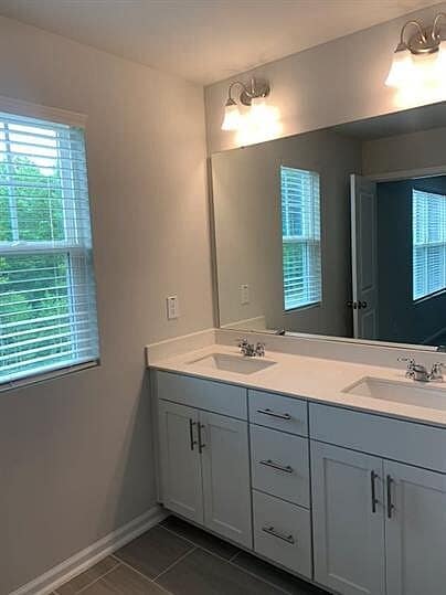 Building Photo - 609 Tova Fls Dr