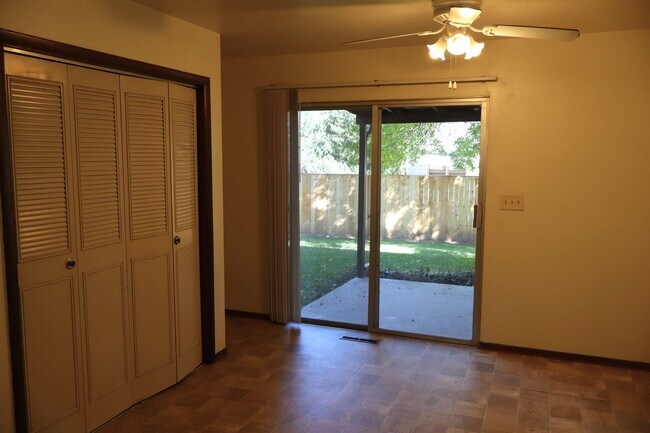 Building Photo - 1604 Larch St