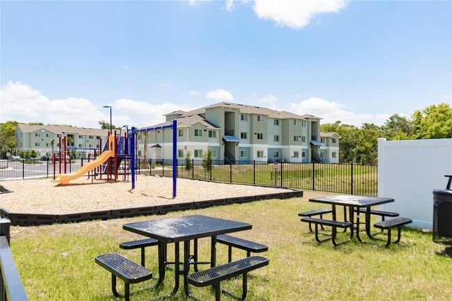 Building Photo - 8247 Tanager Sq