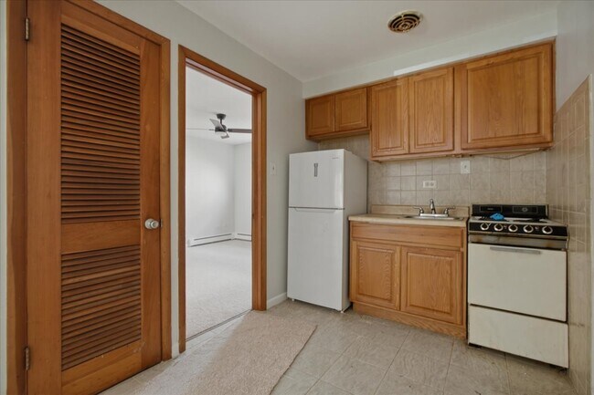 Building Photo - 6250 W 64th Pl