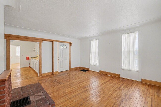 Building Photo - 8009 E Bristol Rd