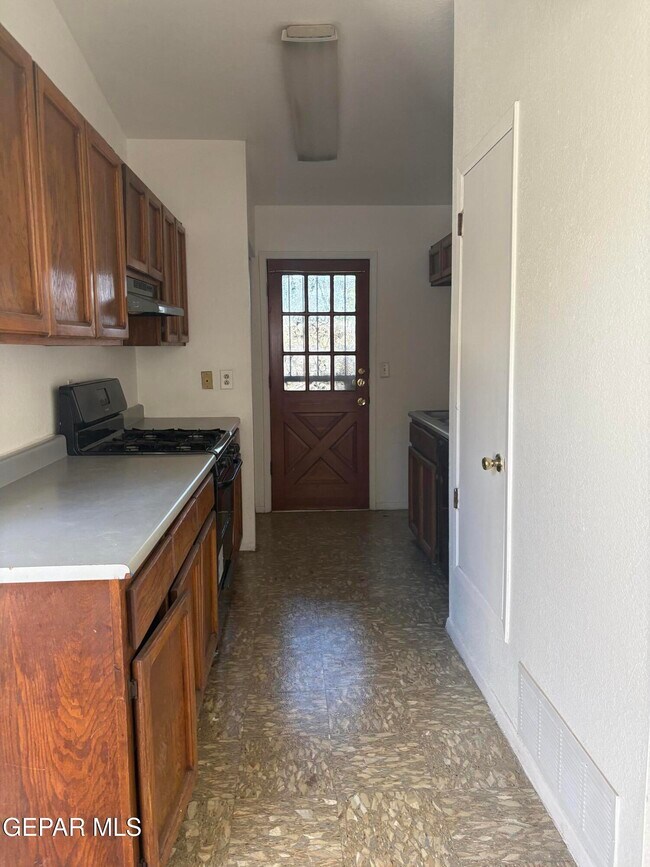 Building Photo - 10905 Highwood Way