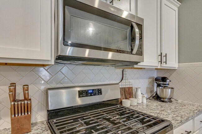 Building Photo - 125 Coyote Trl