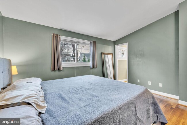 Building Photo - 4415 Elmwood Dr