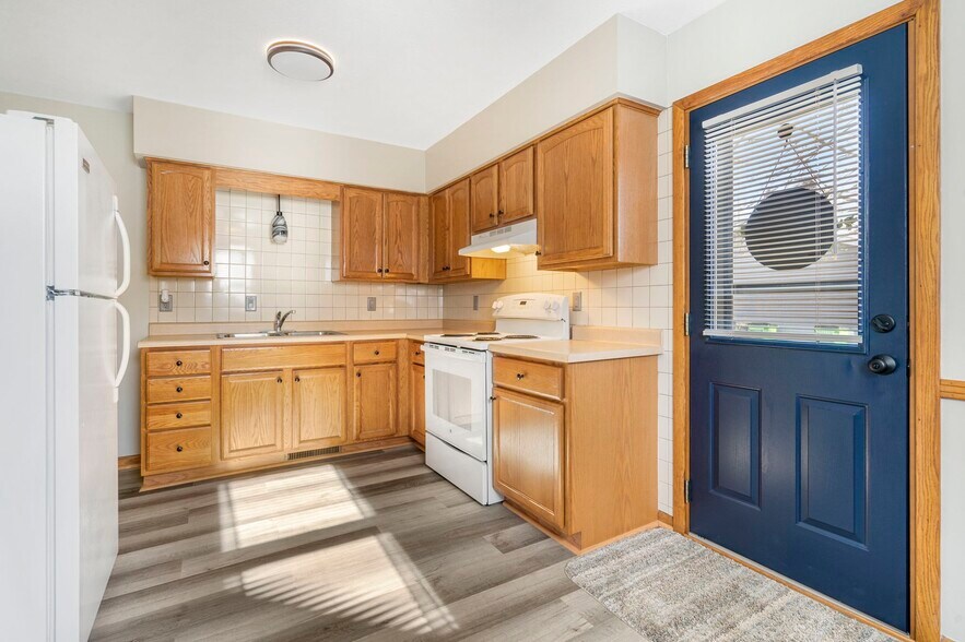 Building Photo - 2601 S Seneca Ave