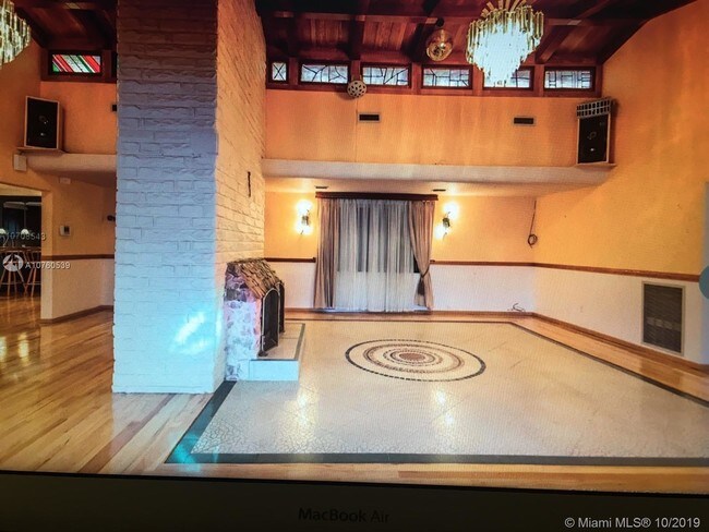 Building Photo - 210 NE 107th St