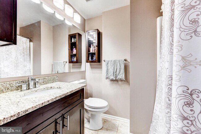 Building Photo - Elegant Arlington Residence with Comfortable Living and Ideal Location