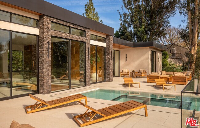 Building Photo - 12752 Mulholland Dr