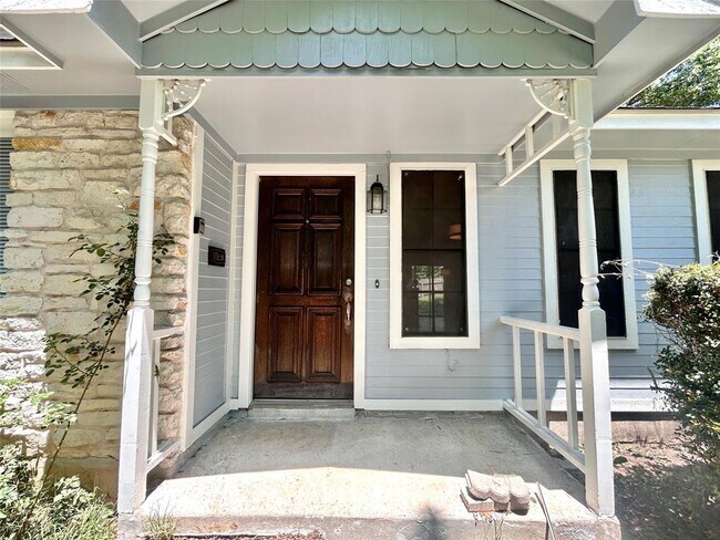Building Photo - 902 Pyegrave Pl