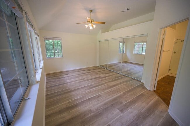 Building Photo - 6000 La Naranja Ln
