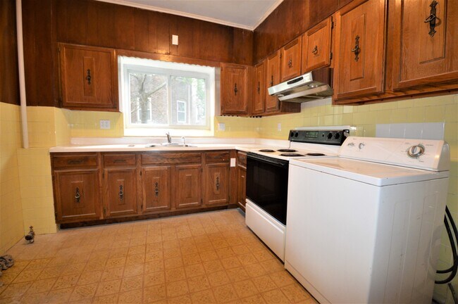 Building Photo - 141 Fuller St