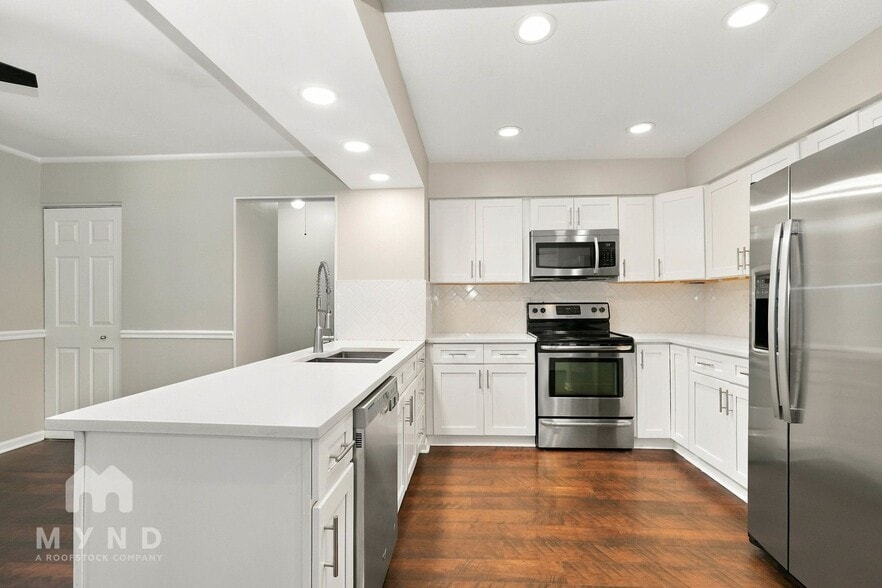 Building Photo - 2208 Surreygate Dr
