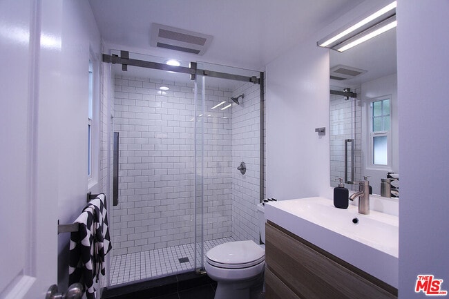 Building Photo - 311 N Venice Blvd