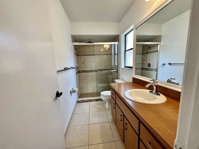 Building Photo - Charming 2-Bedroom, 2-Bathroom POOL home