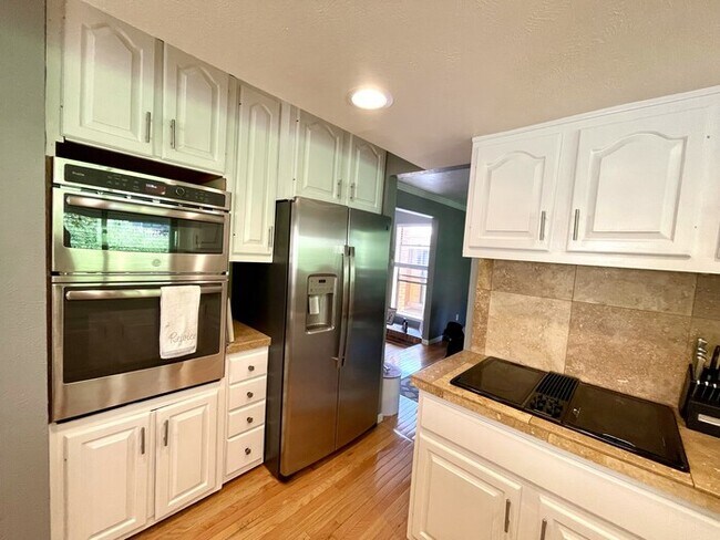 Building Photo - AVAILABLE TODAY - Beautiful 4BD/4BA Low-Ma...