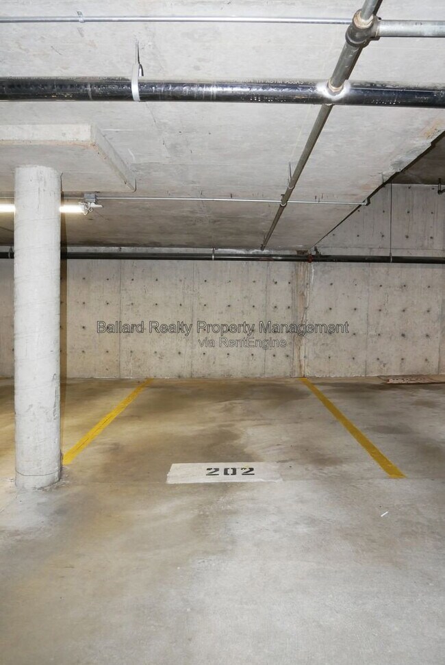 Building Photo - 3216 14th Ave W