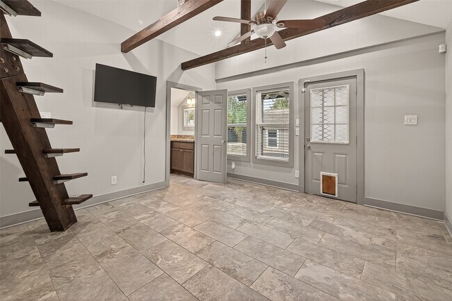 Building Photo - 717 W 30th St