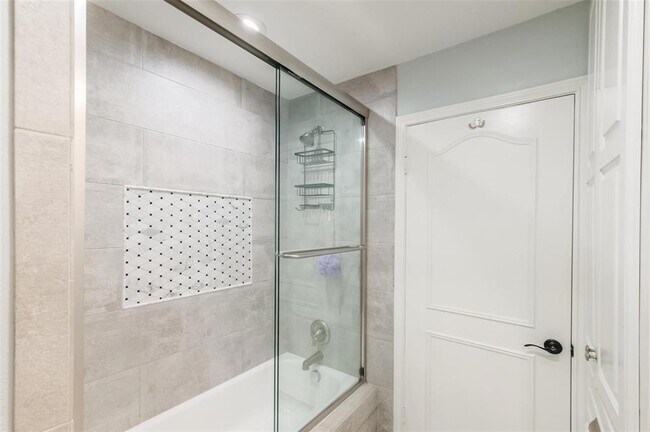 Building Photo - 8638 Oakford Dr