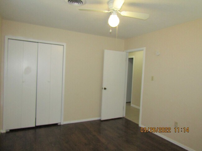 Building Photo - Crosby Park Area!
