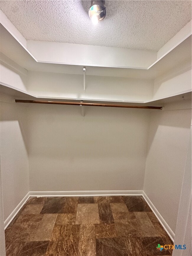 Building Photo - 899 Hillyer St