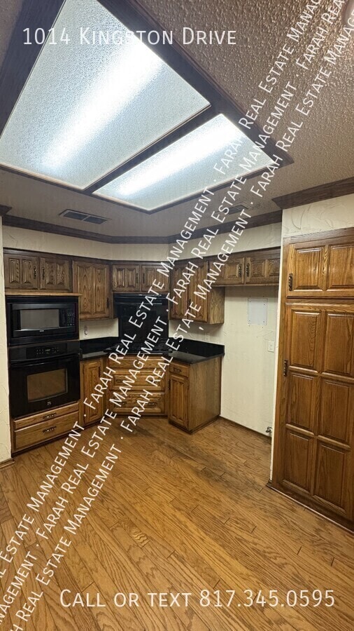 Building Photo - 1014 Kingston Dr