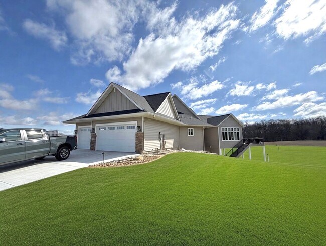 Building Photo - MUST SEE!  Gorgeous - Fully Furnished - New Construction Home in Delano.  No Detail Left To Be De...