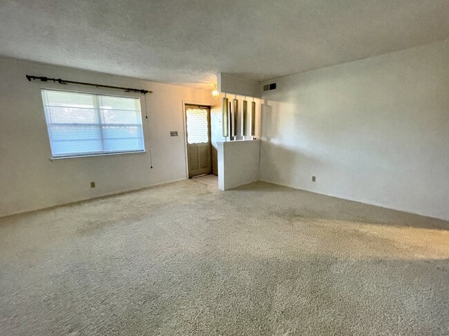 Building Photo - 905 Cottonwood St
