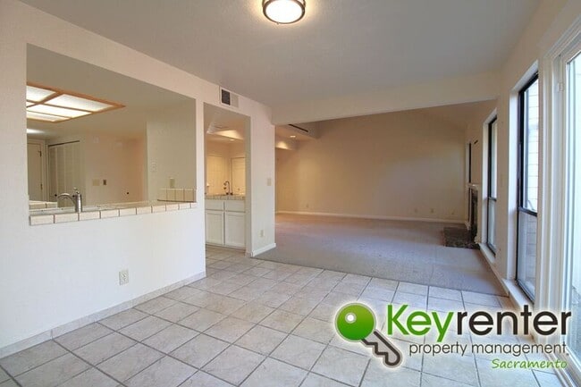 Building Photo - 8021 Sawgrass Cir
