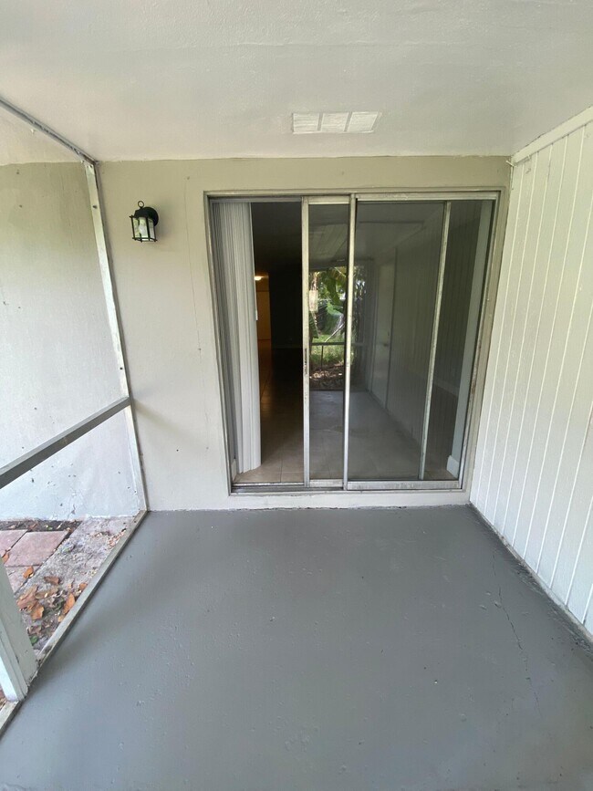 Building Photo - 4327 Cocoanut Rd